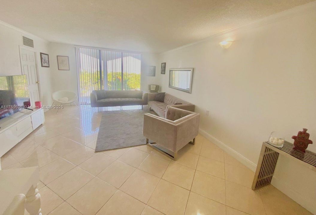 待售: $1,299,999 (2 贝兹, 2 浴室, 1388 平方英尺)