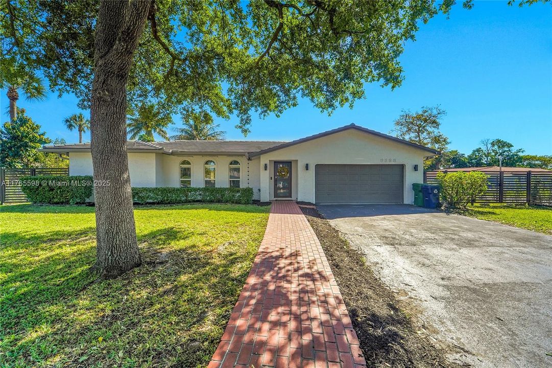 Recently Sold: $749,900 (4 beds, 2 baths, 2092 Square Feet)