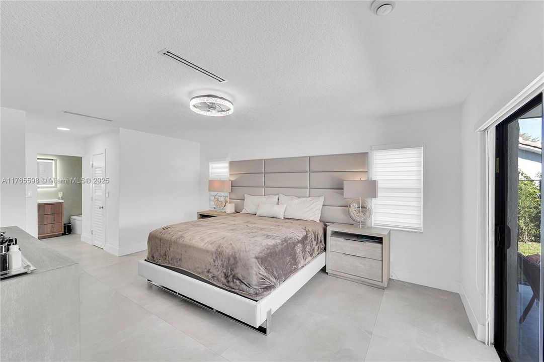 Recently Sold: $749,900 (4 beds, 2 baths, 2092 Square Feet)