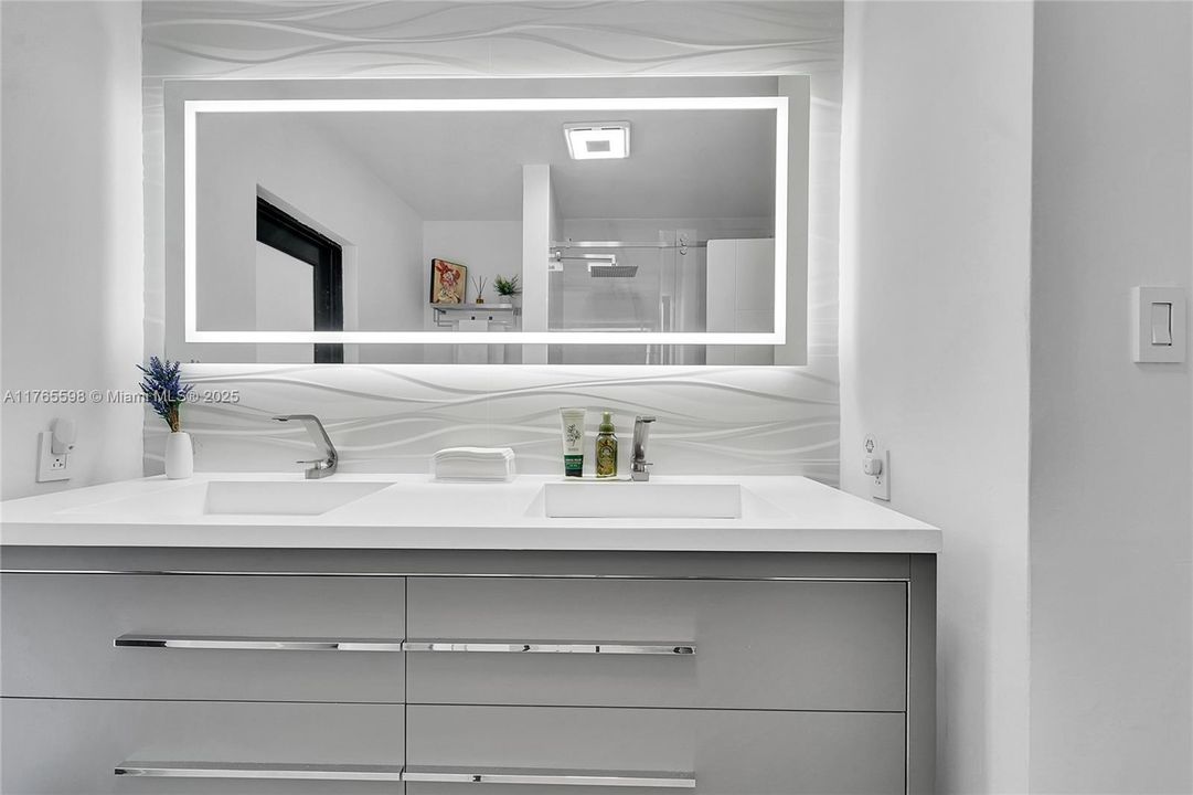 Recently Sold: $749,900 (4 beds, 2 baths, 2092 Square Feet)