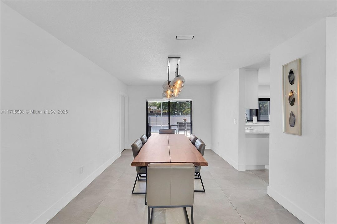 Recently Sold: $749,900 (4 beds, 2 baths, 2092 Square Feet)