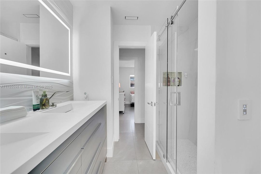 Recently Sold: $749,900 (4 beds, 2 baths, 2092 Square Feet)