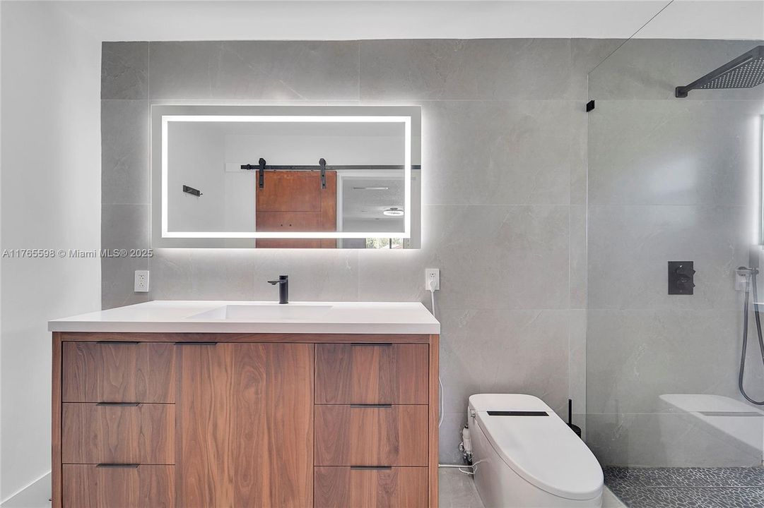 Recently Sold: $749,900 (4 beds, 2 baths, 2092 Square Feet)