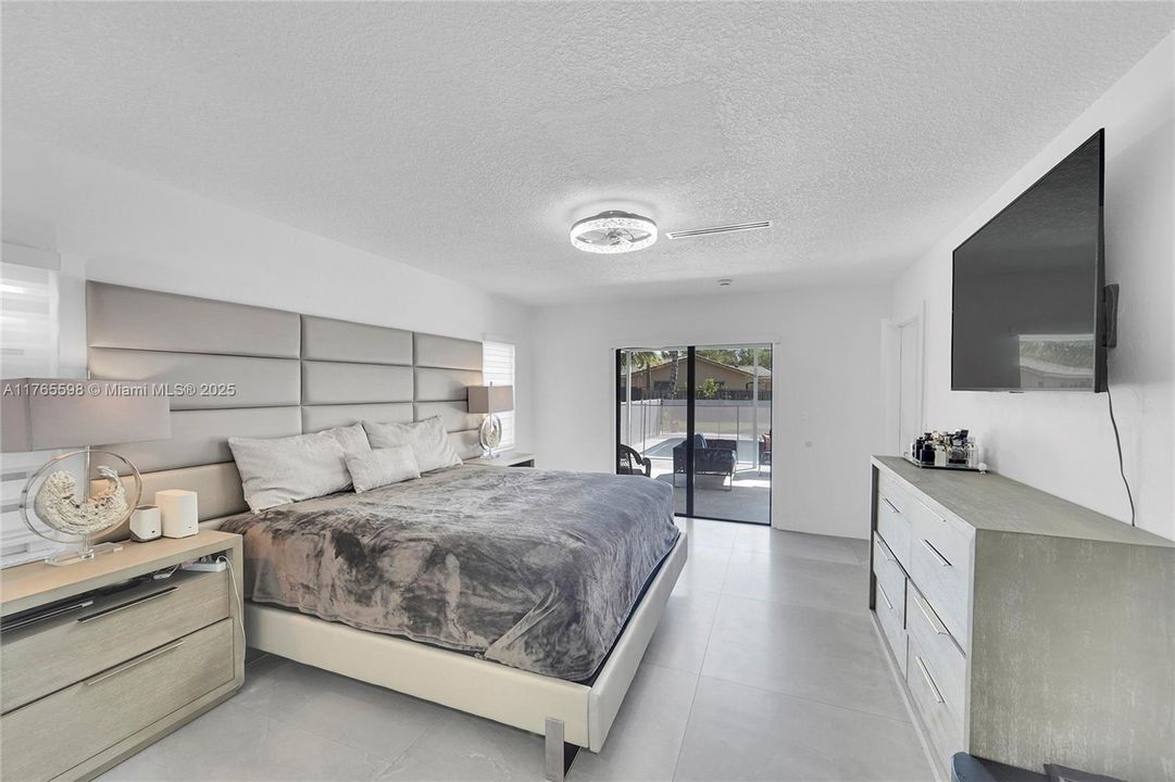 Recently Sold: $749,900 (4 beds, 2 baths, 2092 Square Feet)