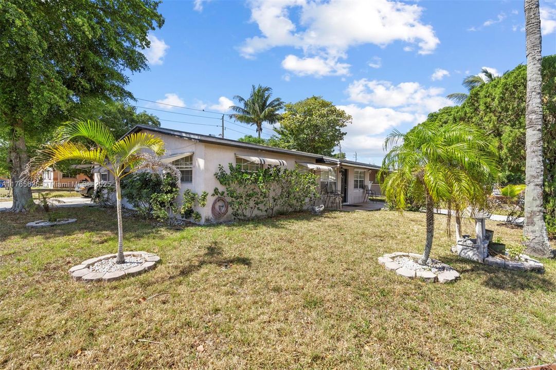 Vendido Recientemente: $349,000 (3 camas, 2 baños, 1665 Pies cuadrados)