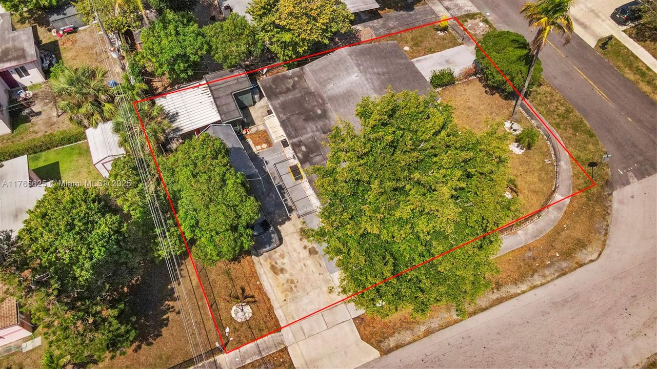 Vendido Recientemente: $349,000 (3 camas, 2 baños, 1665 Pies cuadrados)