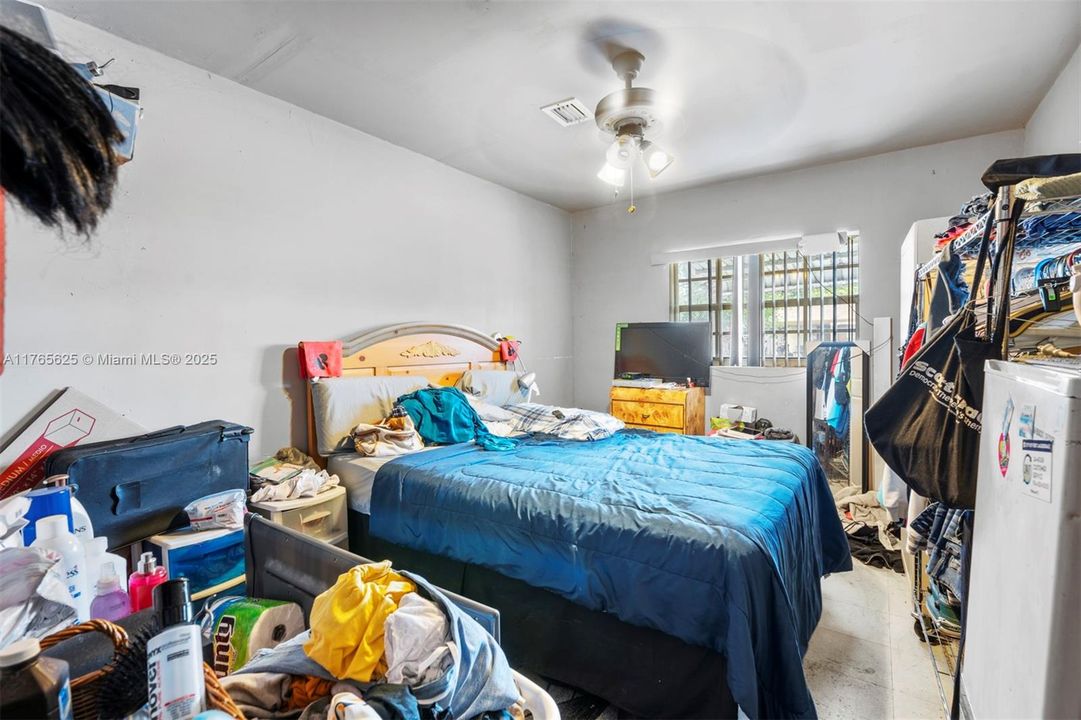 Vendido Recientemente: $349,000 (3 camas, 2 baños, 1665 Pies cuadrados)