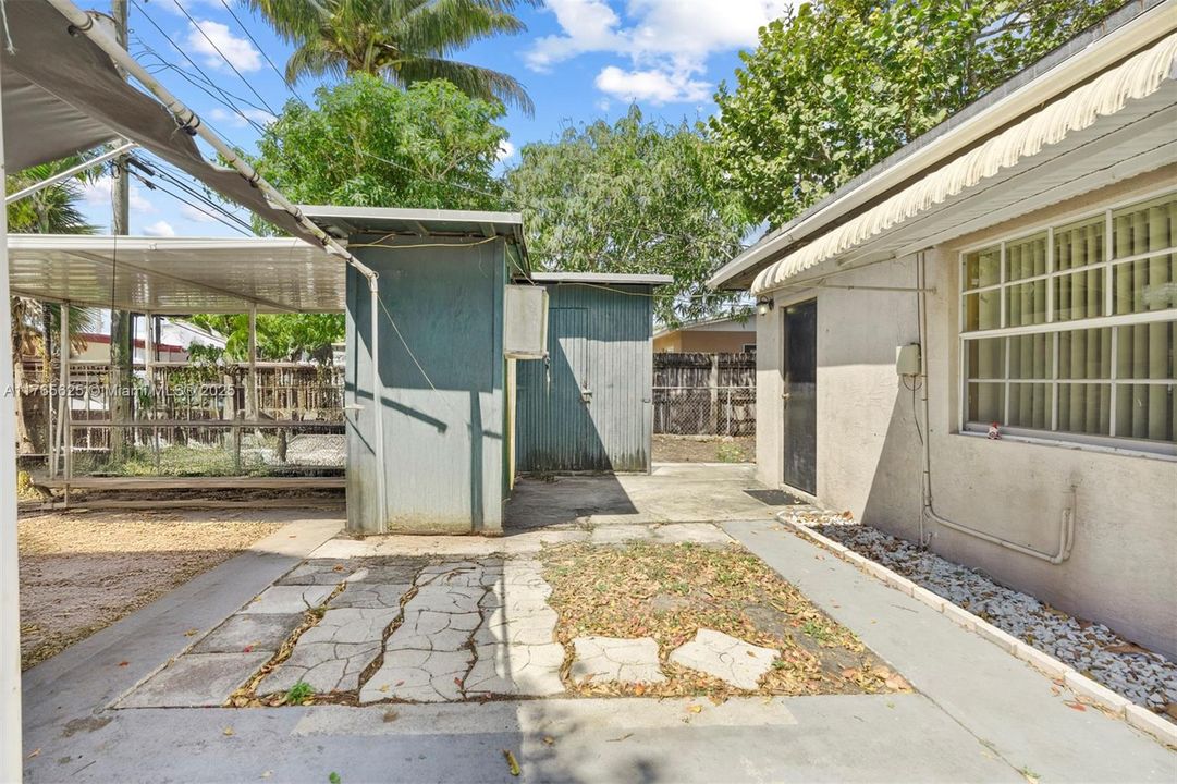 Vendido Recientemente: $349,000 (3 camas, 2 baños, 1665 Pies cuadrados)