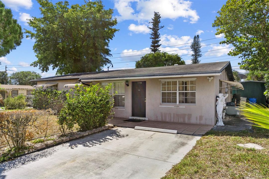 Vendido Recientemente: $349,000 (3 camas, 2 baños, 1665 Pies cuadrados)