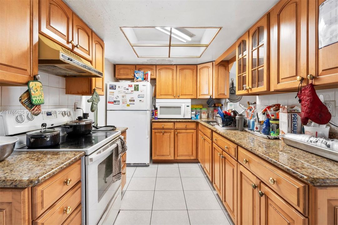 Vendido Recientemente: $349,000 (3 camas, 2 baños, 1665 Pies cuadrados)