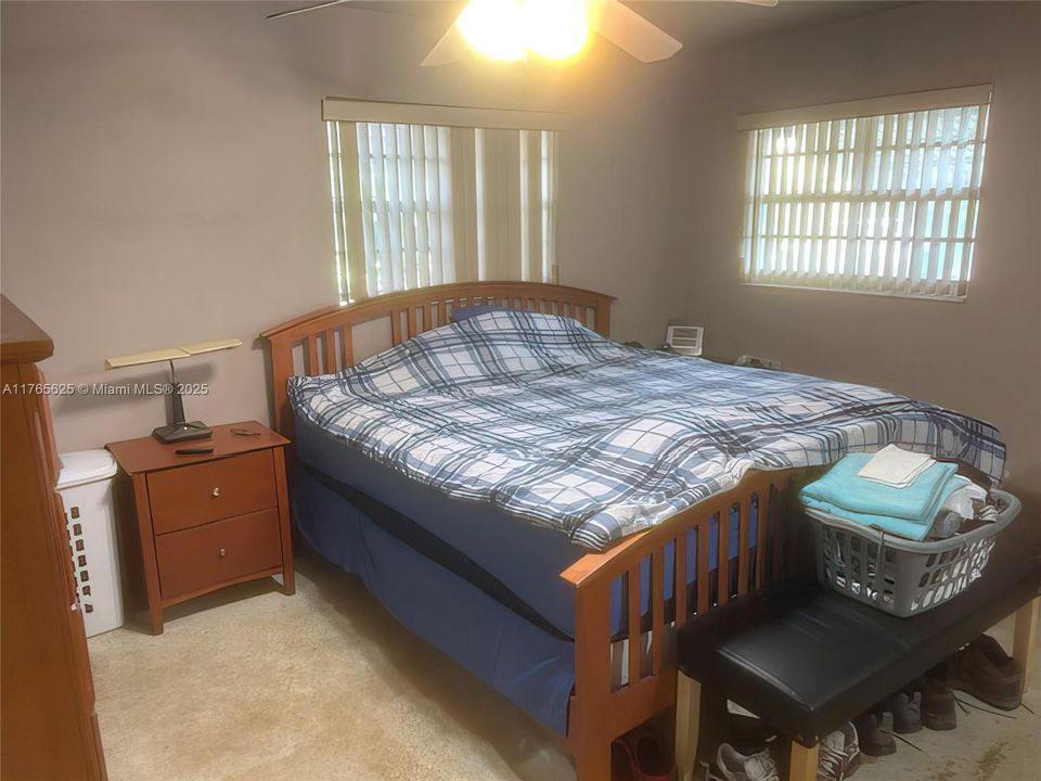 Vendido Recientemente: $349,000 (3 camas, 2 baños, 1665 Pies cuadrados)