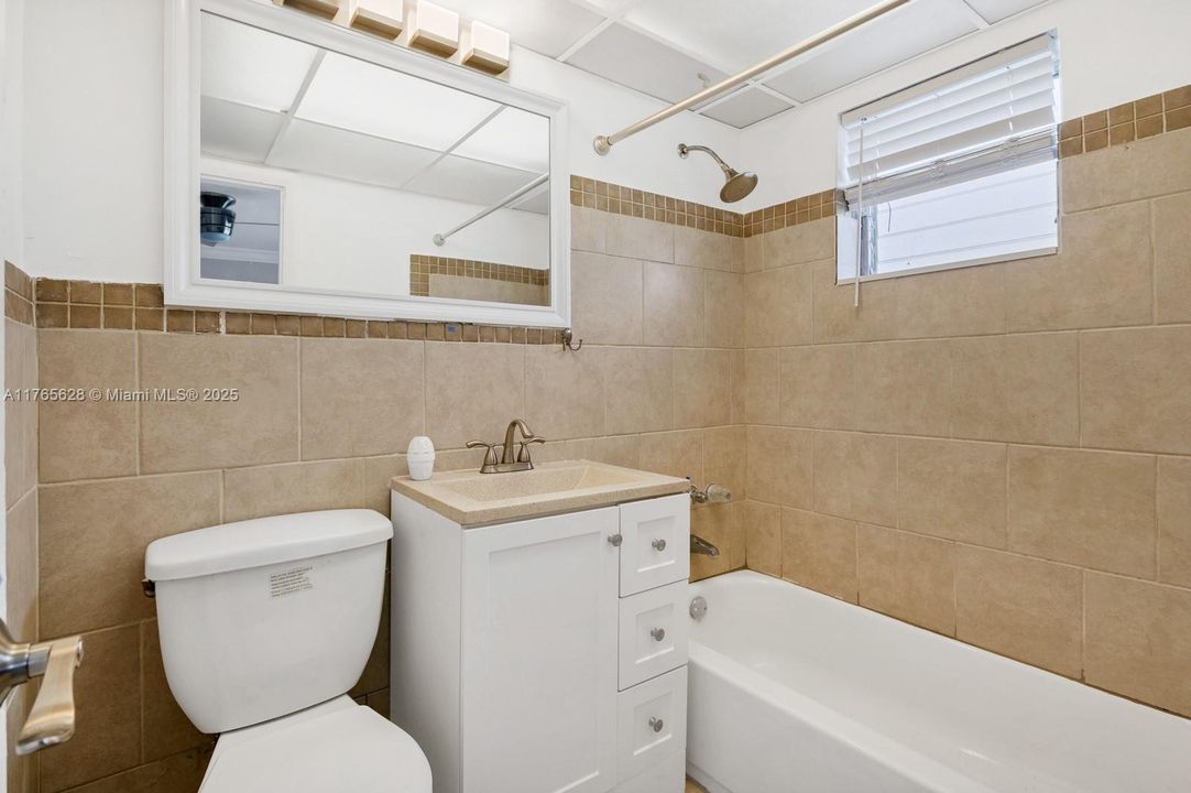 Recently Rented: $1,900 (1 beds, 1 baths, 410 Square Feet)