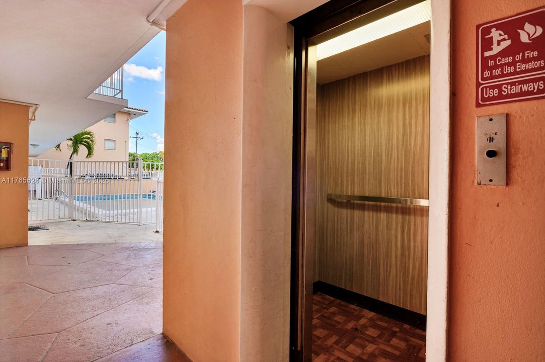 Recently Rented: $1,900 (1 beds, 1 baths, 410 Square Feet)