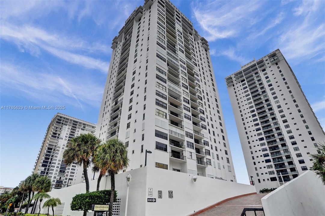 最近租的: $2,650 (1 贝兹, 1 浴室, 1000 平方英尺)