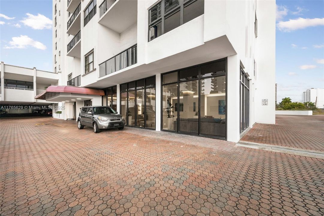 最近租的: $2,650 (1 贝兹, 1 浴室, 1000 平方英尺)