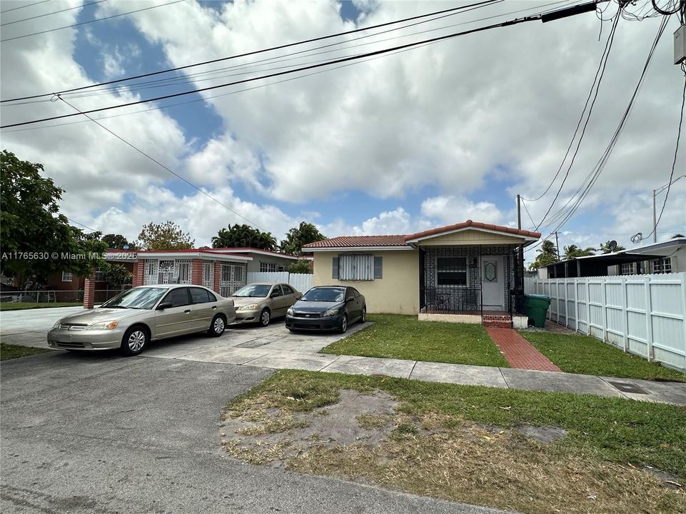 Recently Sold: $549,000 (3 beds, 2 baths, 1177 Square Feet)