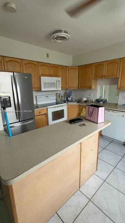 Recently Sold: $549,000 (3 beds, 2 baths, 1177 Square Feet)