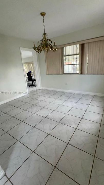 Recently Sold: $549,000 (3 beds, 2 baths, 1177 Square Feet)