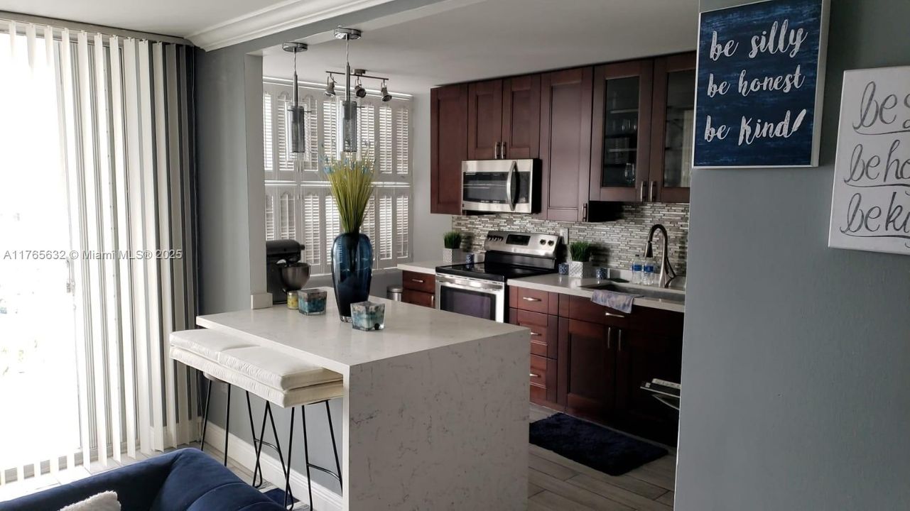 En Venta: $345,500 (2 camas, 2 baños, 1565 Pies cuadrados)