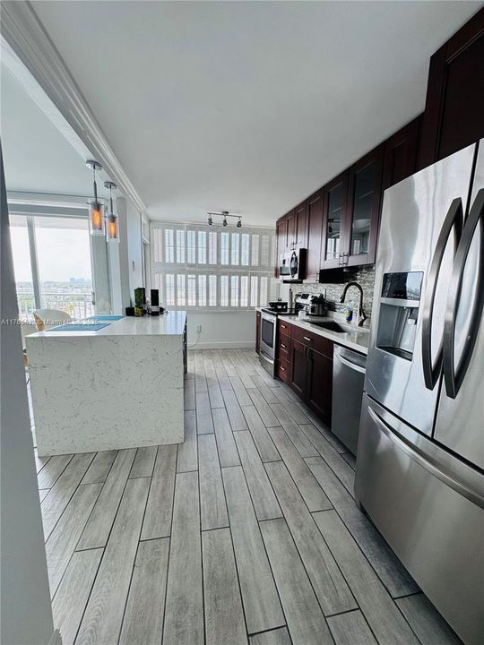 En Venta: $345,500 (2 camas, 2 baños, 1565 Pies cuadrados)