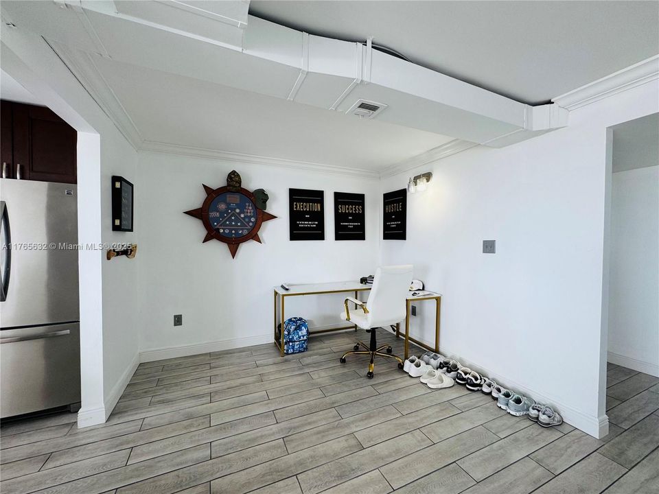 En Venta: $345,500 (2 camas, 2 baños, 1565 Pies cuadrados)