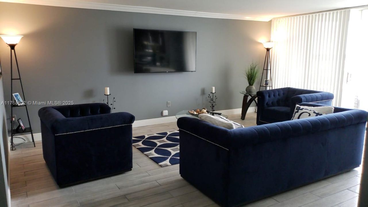 En Venta: $345,500 (2 camas, 2 baños, 1565 Pies cuadrados)