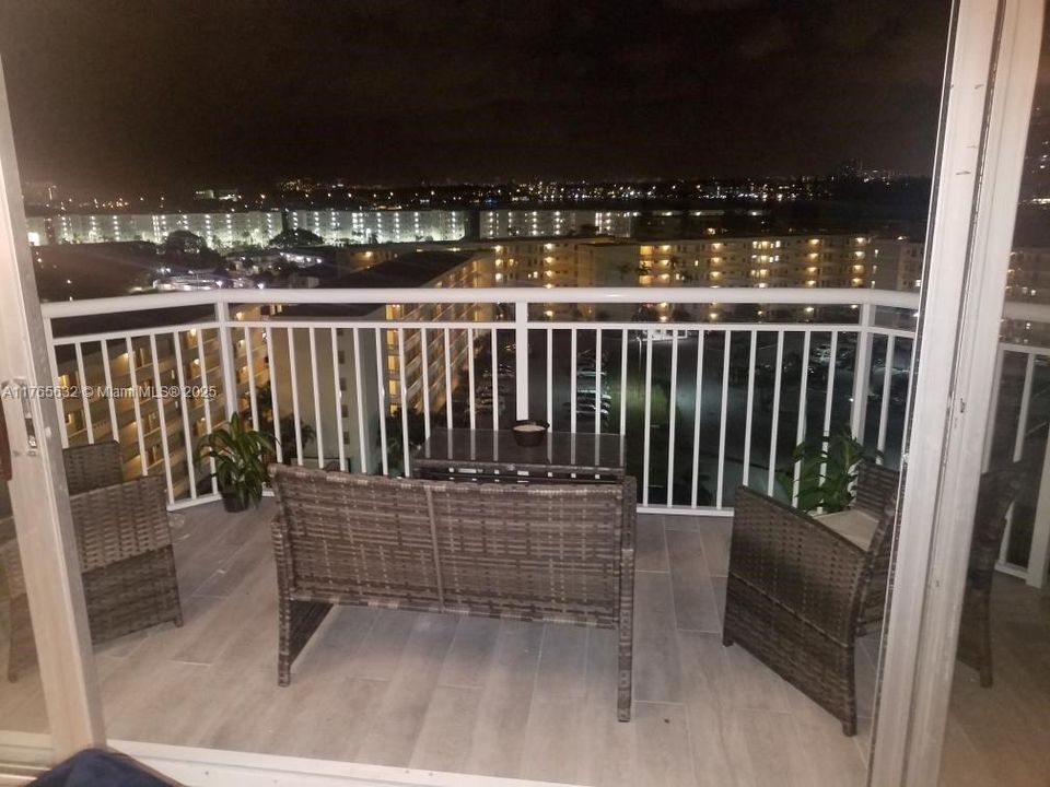 En Venta: $345,500 (2 camas, 2 baños, 1565 Pies cuadrados)