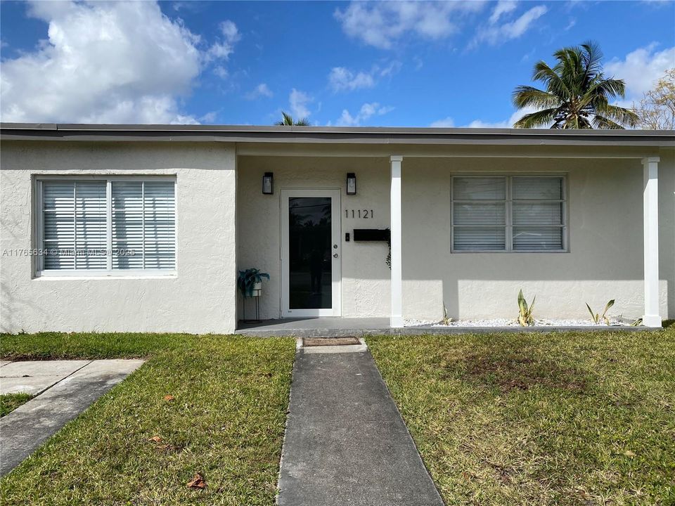 Recently Rented: $2,950 (3 beds, 1 baths, 1347 Square Feet)