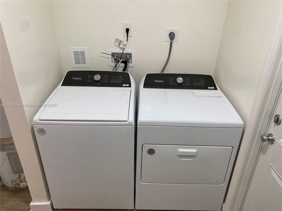 Recently Rented: $2,950 (3 beds, 1 baths, 1347 Square Feet)