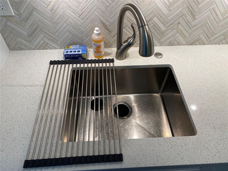 Recently Rented: $2,950 (3 beds, 1 baths, 1347 Square Feet)