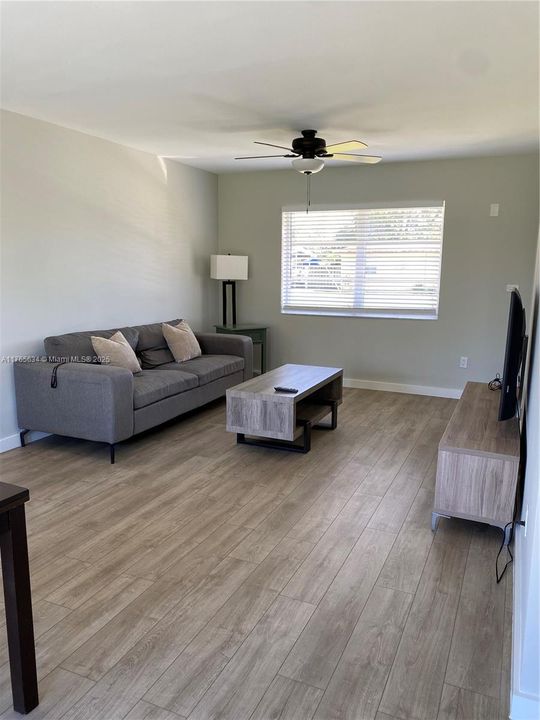 Recently Rented: $2,950 (3 beds, 1 baths, 1347 Square Feet)