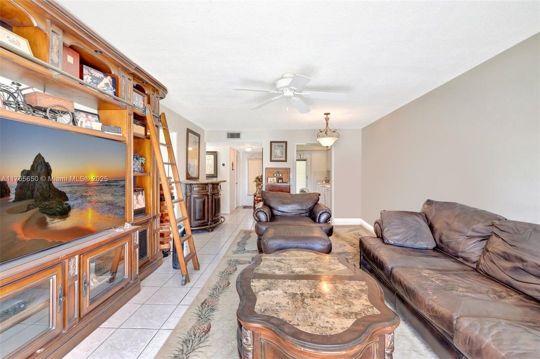 En Venta: $225,000 (1 camas, 1 baños, 806 Pies cuadrados)