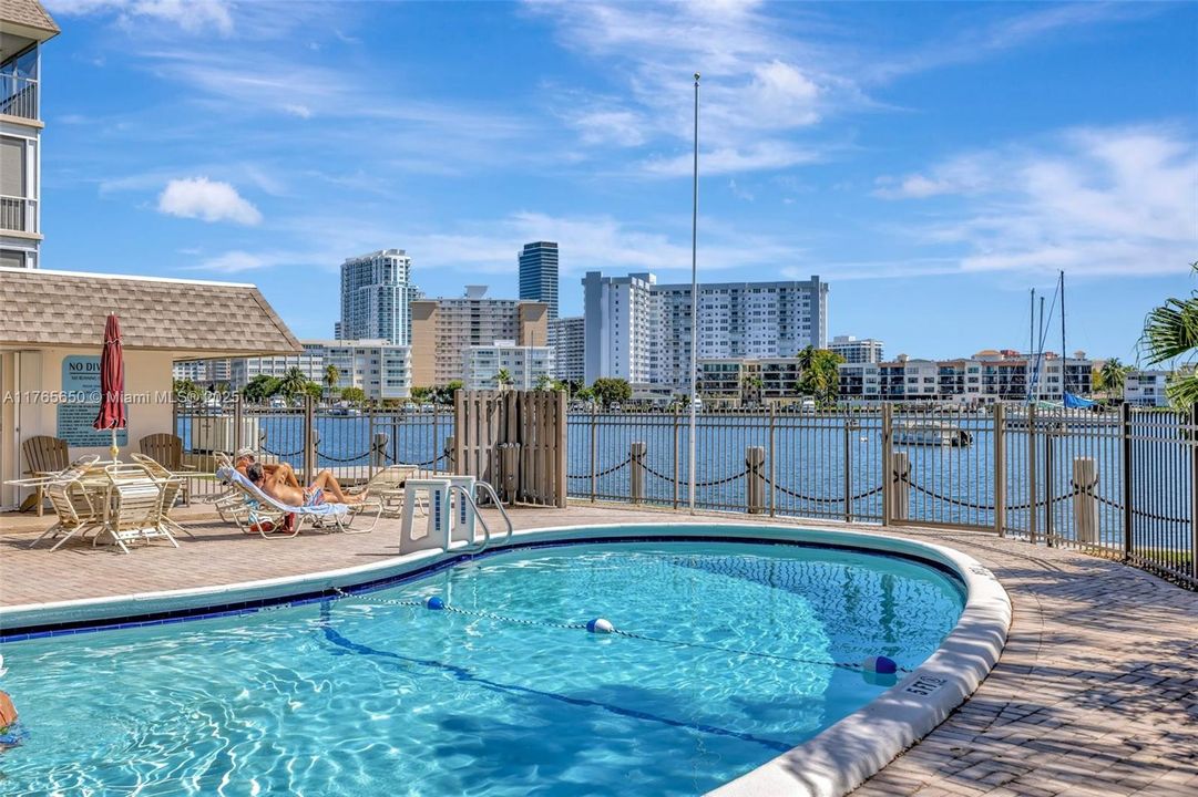 En Venta: $225,000 (1 camas, 1 baños, 806 Pies cuadrados)