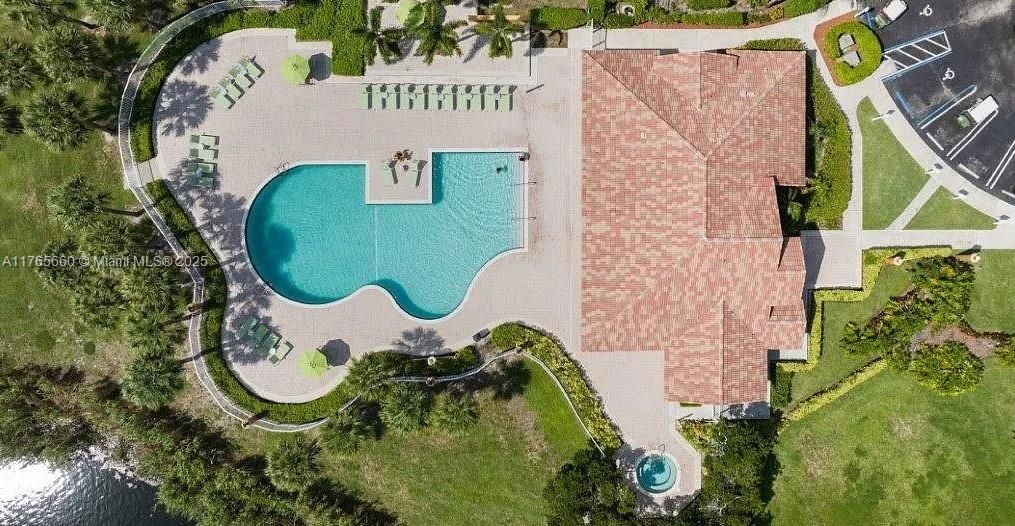 Недавно продано: $187,000 (2 спален, 2 ванн, 1172 Квадратных фут)