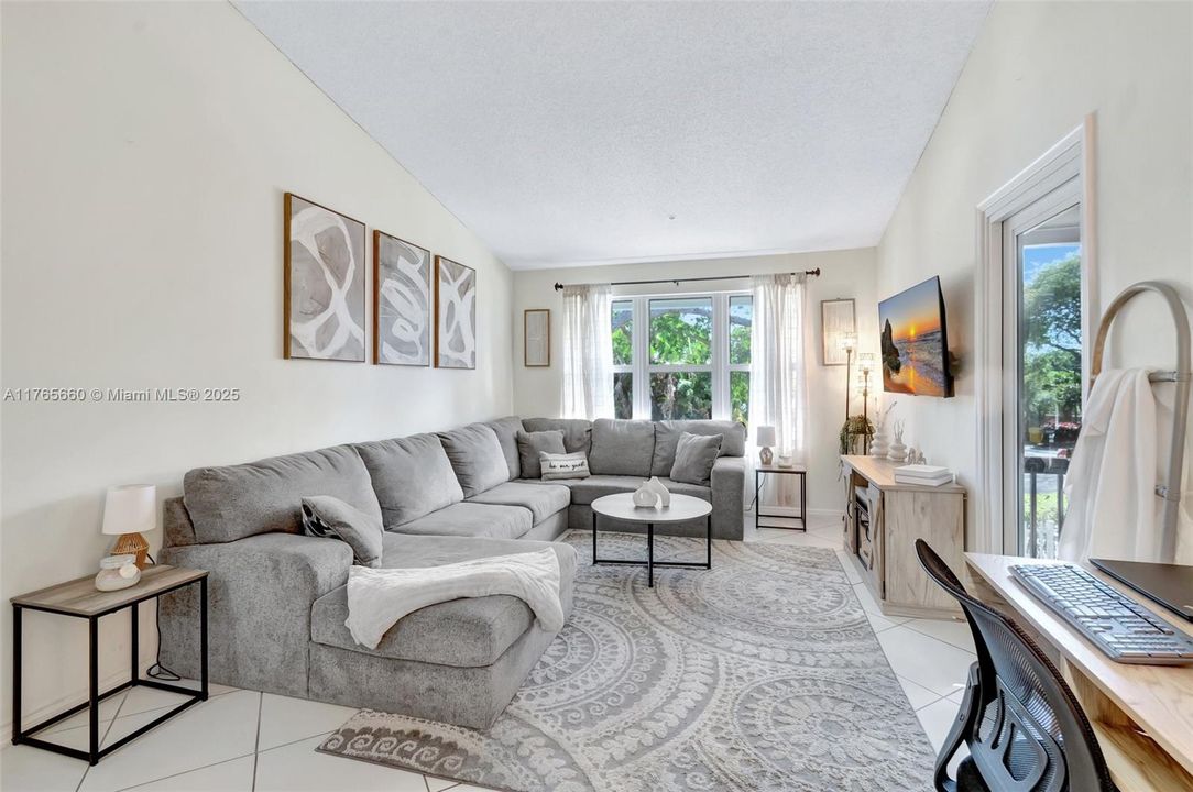 Недавно продано: $187,000 (2 спален, 2 ванн, 1172 Квадратных фут)