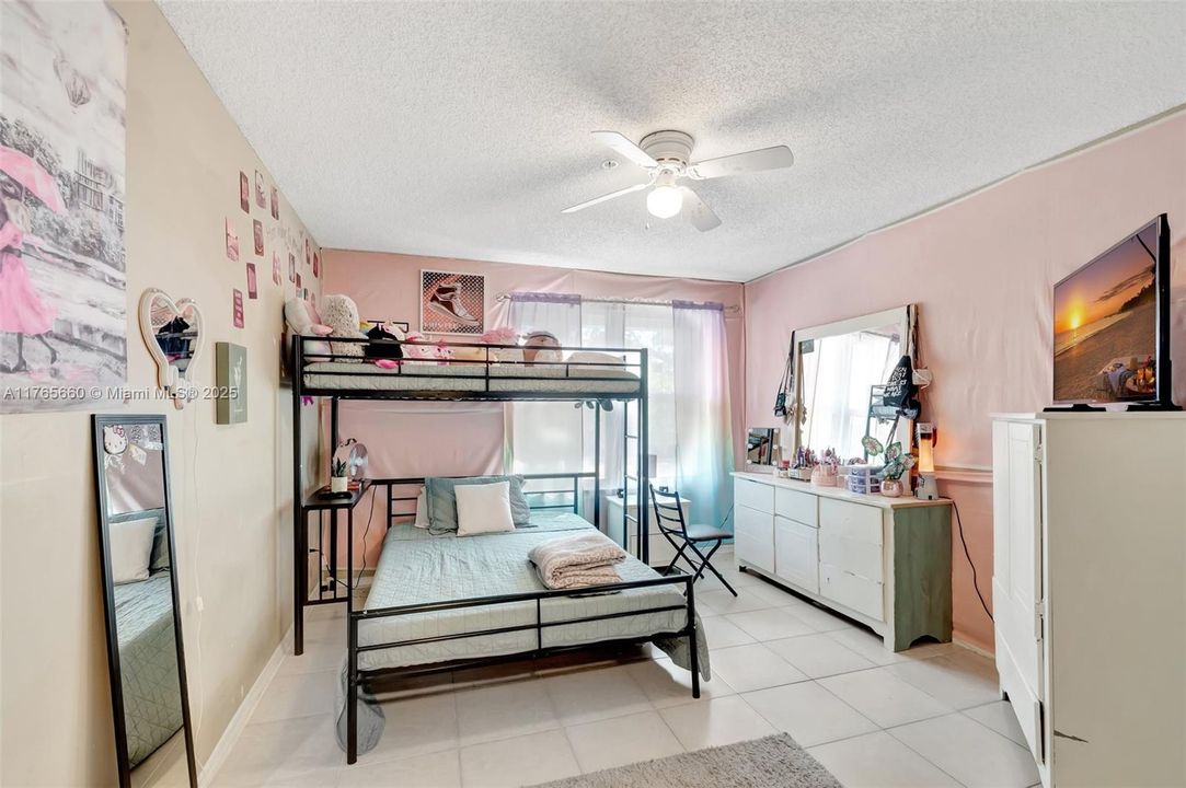 Недавно продано: $187,000 (2 спален, 2 ванн, 1172 Квадратных фут)