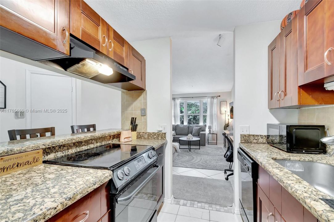 Недавно продано: $187,000 (2 спален, 2 ванн, 1172 Квадратных фут)