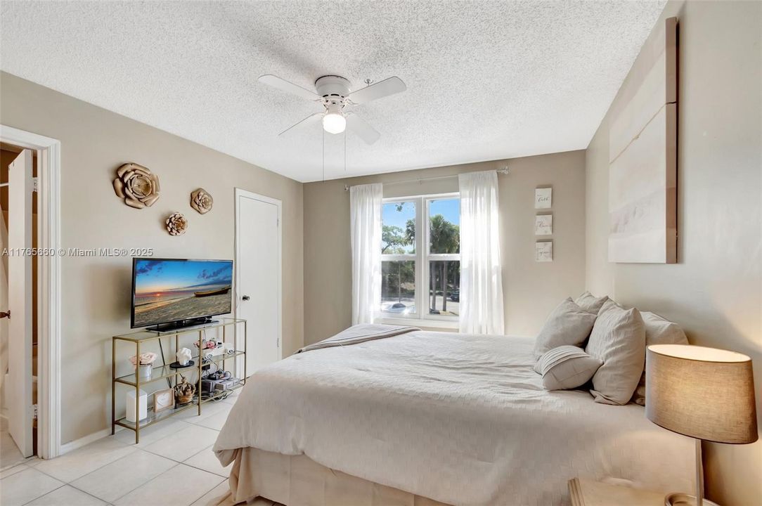 Недавно продано: $187,000 (2 спален, 2 ванн, 1172 Квадратных фут)