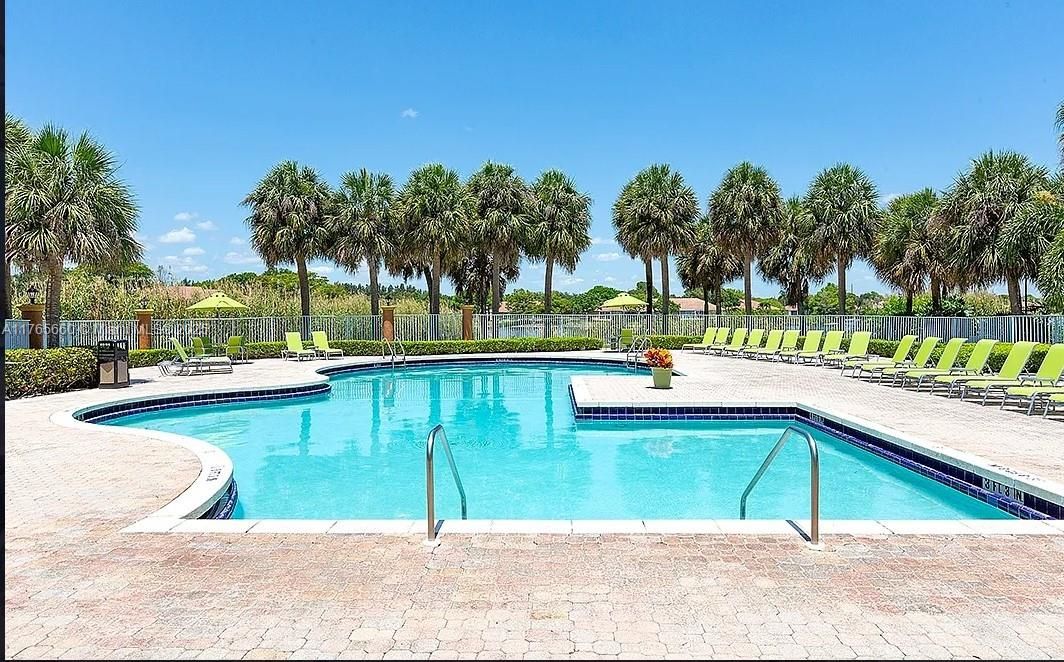 Недавно продано: $187,000 (2 спален, 2 ванн, 1172 Квадратных фут)