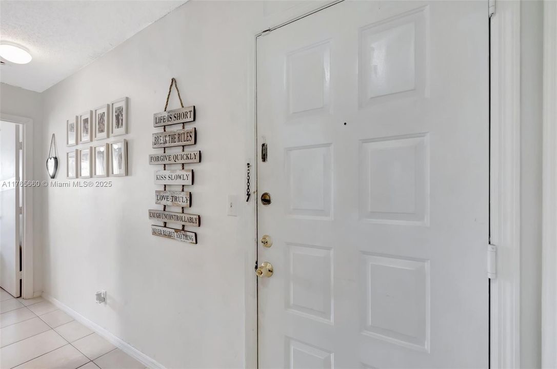 Недавно продано: $187,000 (2 спален, 2 ванн, 1172 Квадратных фут)