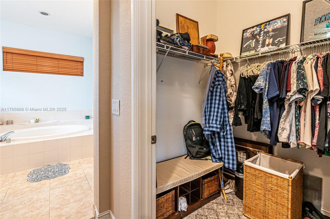 Recently Sold: $925,000 (4 beds, 3 baths, 3393 Square Feet)