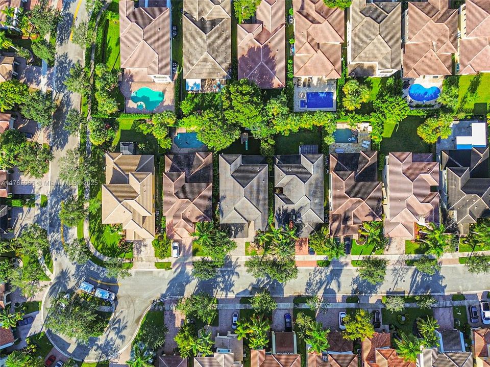 Recently Sold: $925,000 (4 beds, 3 baths, 3393 Square Feet)