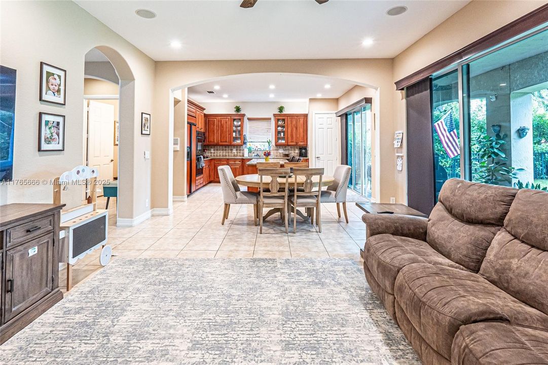 Recently Sold: $925,000 (4 beds, 3 baths, 3393 Square Feet)