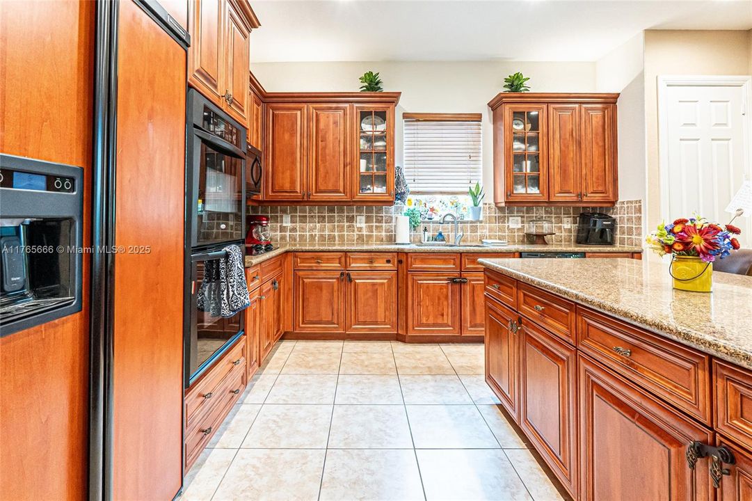 Recently Sold: $925,000 (4 beds, 3 baths, 3393 Square Feet)