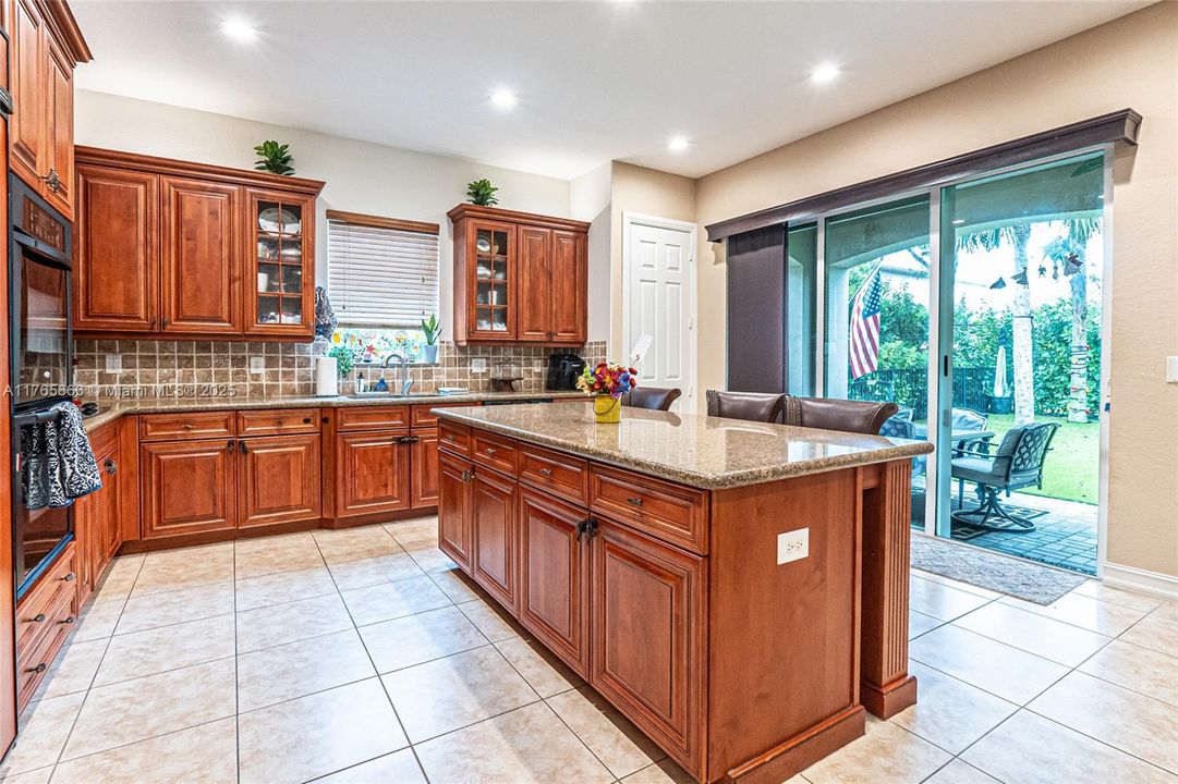 Recently Sold: $925,000 (4 beds, 3 baths, 3393 Square Feet)