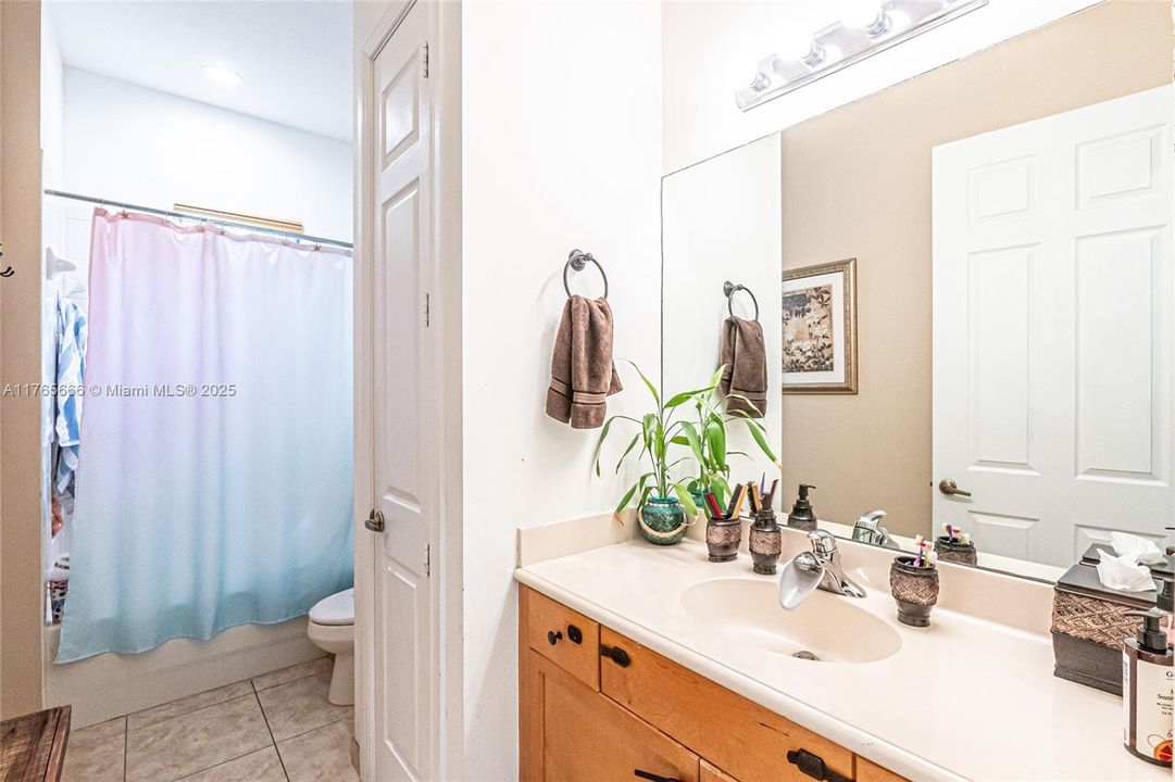 Recently Sold: $925,000 (4 beds, 3 baths, 3393 Square Feet)