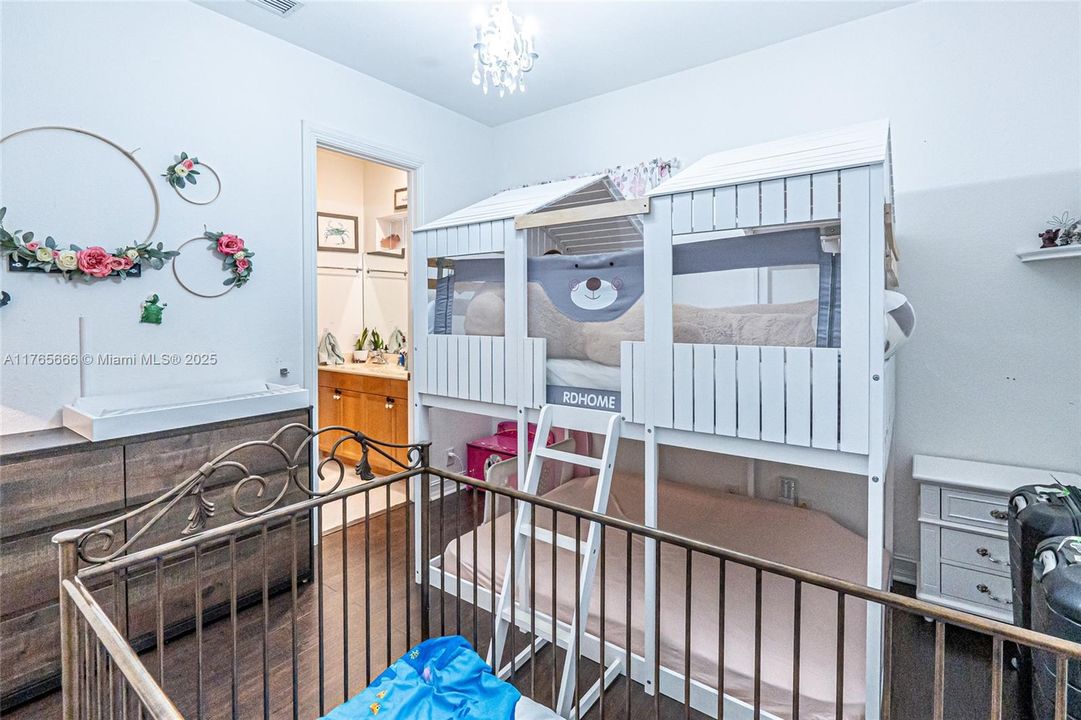 Recently Sold: $925,000 (4 beds, 3 baths, 3393 Square Feet)