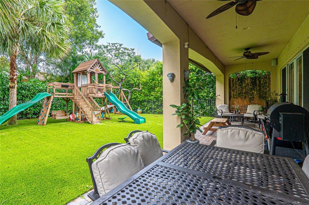 Recently Sold: $925,000 (4 beds, 3 baths, 3393 Square Feet)