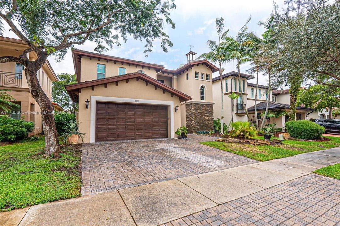 Recently Sold: $925,000 (4 beds, 3 baths, 3393 Square Feet)