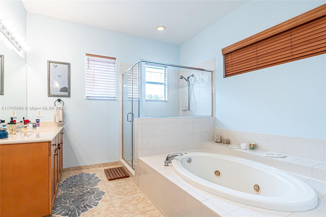 Recently Sold: $925,000 (4 beds, 3 baths, 3393 Square Feet)